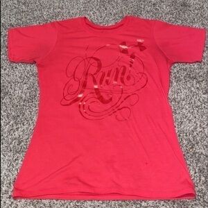 Clearance 🔥Women’s Under Armour shirt Size Small‌‌‌‌‌